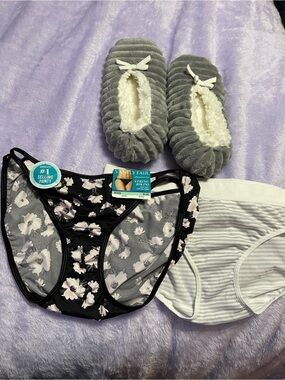 2 pair of Panties Size XL and Slipoers.  New!
